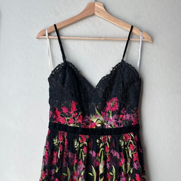 Elegant Floral Maxi Dress - Picture 3 of 10